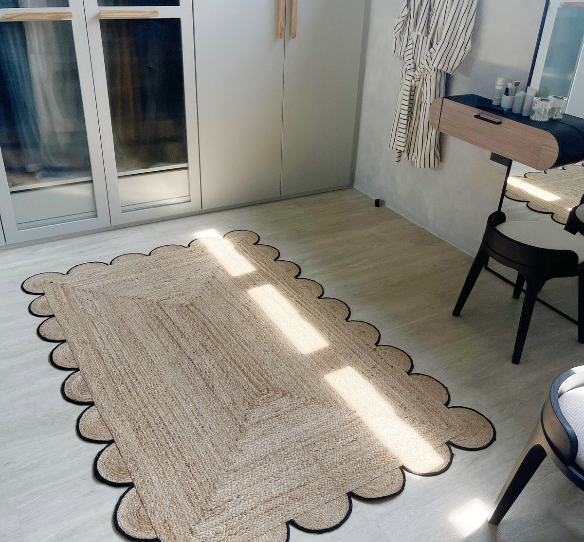 Beige Jute Braided Area Rugfor Living Room – Scalloped handmade by LoomifyHome