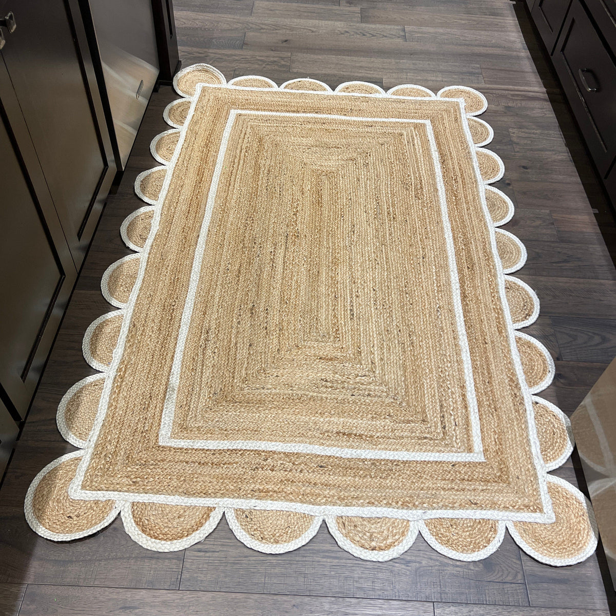 White Beige Jute Braided Scalloped Rugfor Living Room – Scalloped handmade by LoomifyHome